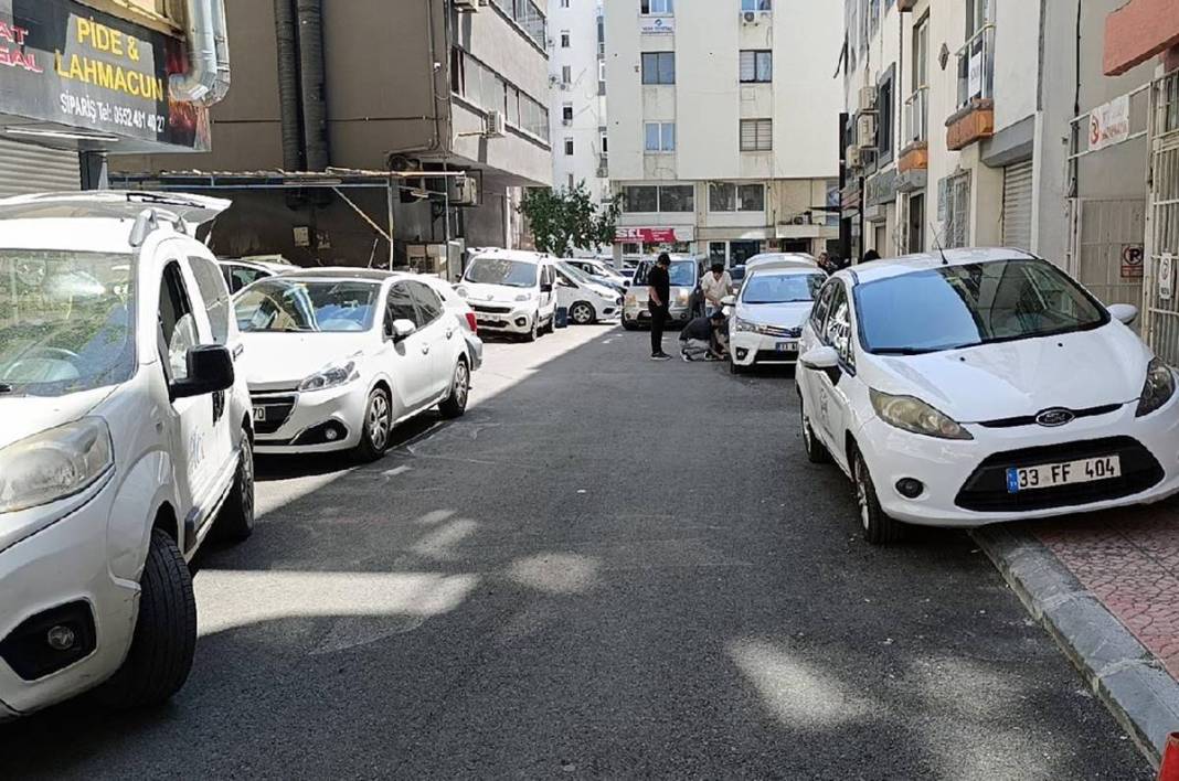 Onlarca aracın lastiğini fütursuzca kesip yoluna devam etti! O ilçede lastikçiler fazla mesai yaptı 8